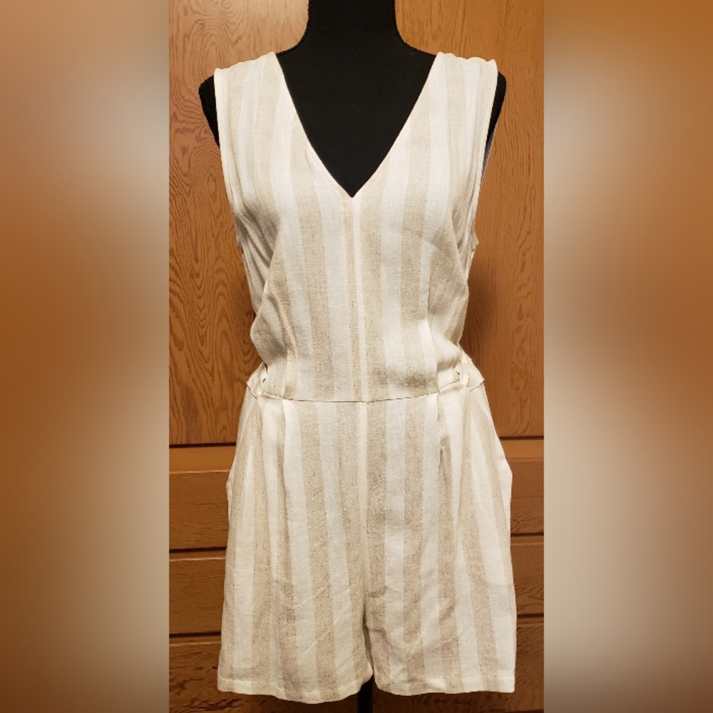 Jumper. Linen blend fabric. Size 6. Fits as bigger size. Dress up or down!